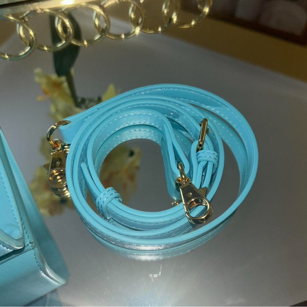 Elegant Blue Handbag - Picture 4 of 5
